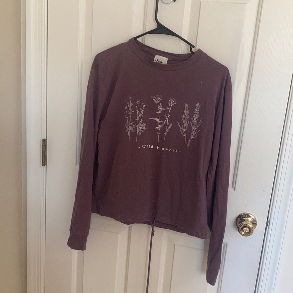 Light purple wildflower long sleeve. Adjustable: S